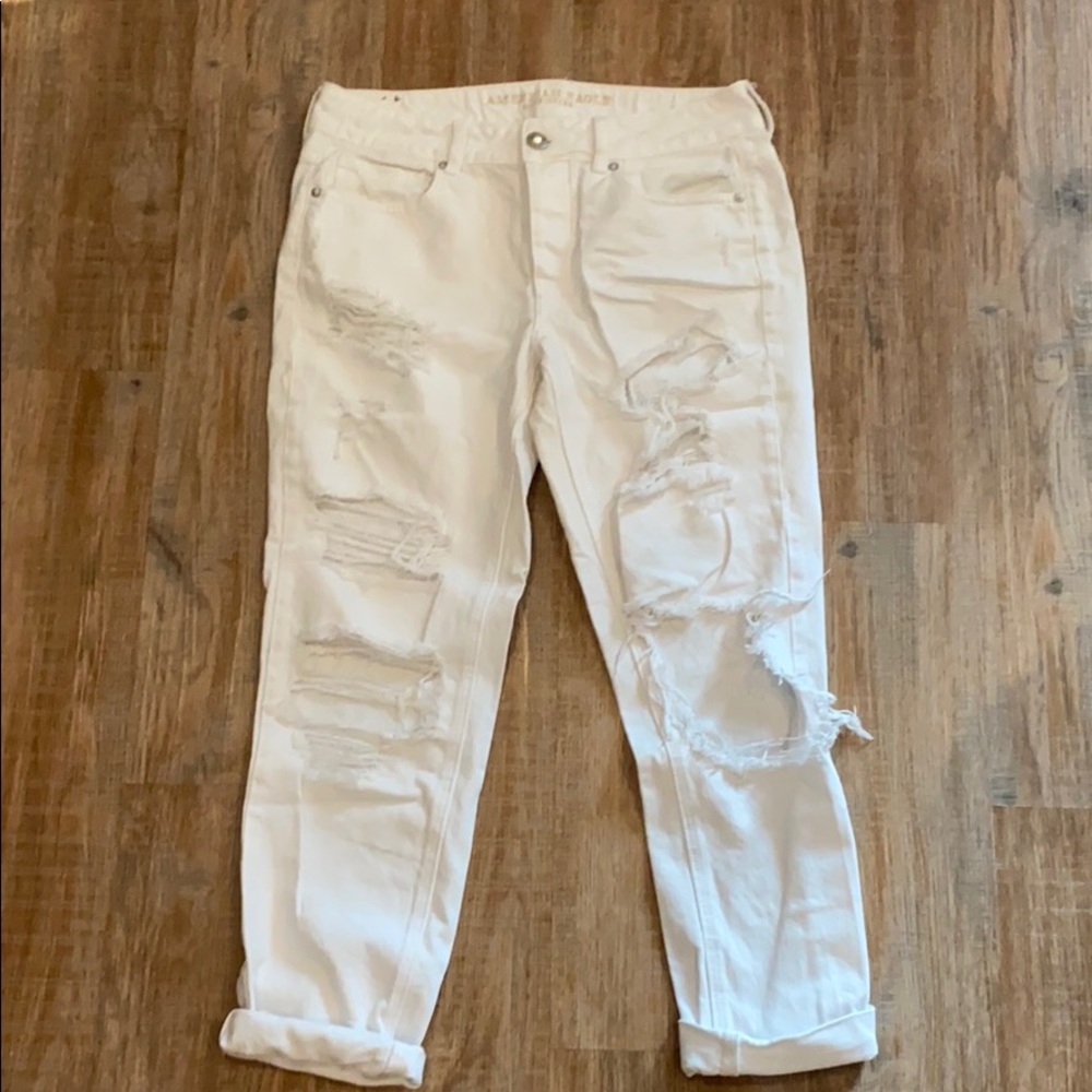 White distressed American Eagle tomgirl Jeans